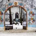 Царские врата над входом к могилке старца Николая Гурьянова