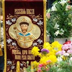 Хоругвии, Крест, Мироточение Креста, Крестный ход