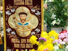 Хоругвии, Крест, Мироточение Креста, Крестный ход