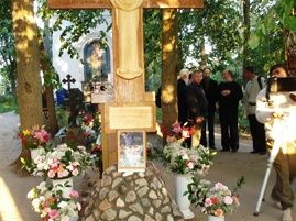 Хоругвии, Крест, Мироточение Креста, Крестный ход