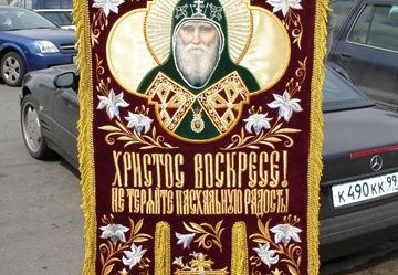 Хоругвии, Крест, Мироточение Креста, Крестный ход