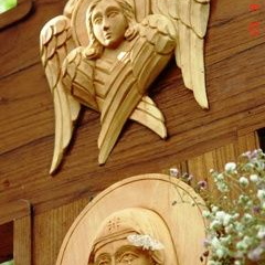 Хоругвии, Крест, Мироточение Креста, Крестный ход