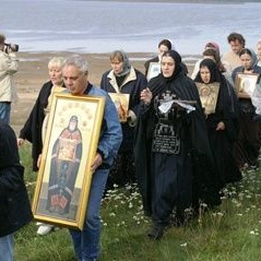 Хоругвии, Крест, Мироточение Креста, Крестный ход